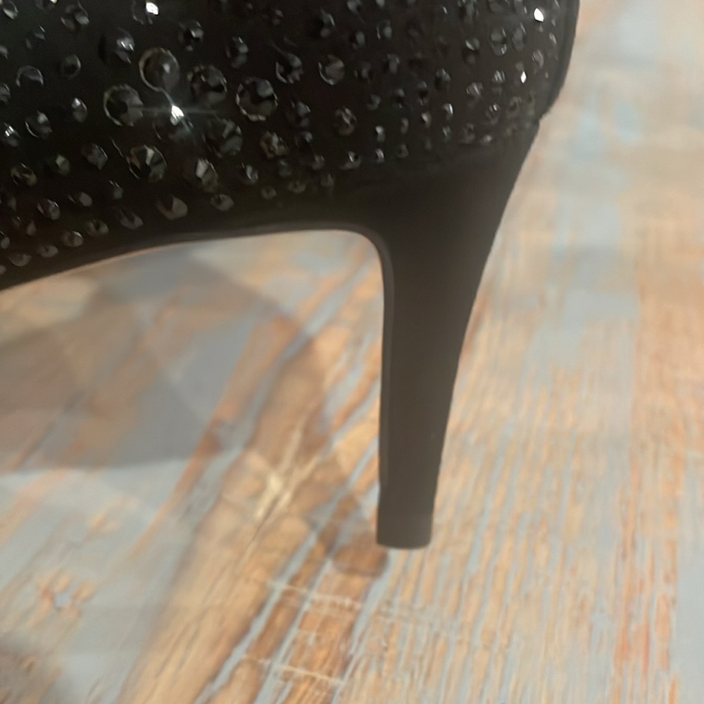 Elegant Black Women's Heels - Picture 6 of 6